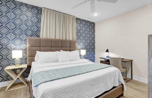 Midtown Apartamento | 12 Minutes to Elvis, Classic 1900s Revitalized