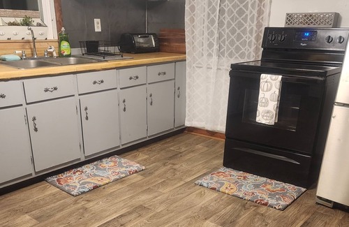 Port Matilda Casa | 12 minutes to PSU - Entire 3 bedroom home on a quiet street