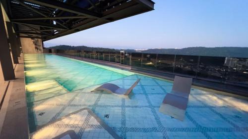 Sungai Penchala Apartamento | 12 Mossaz skypool 5mins to 1U and Ikea atEmpire City by Light House