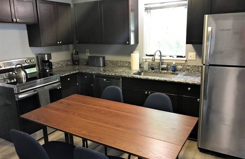 Pontiac Cabaña | 12 Myra Ave · Relaxing Cottage by the Lake + Parking
