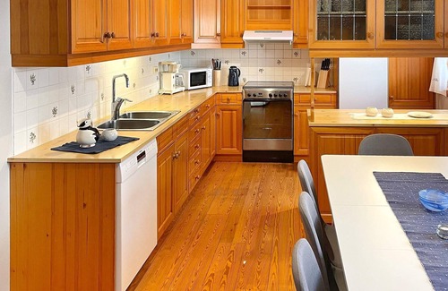 Alfoten Casa | 12 person holiday home in Ålfoten