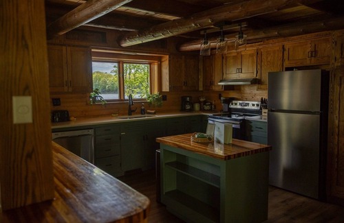 Gleason Cabina | 12 Person Log Cabin w/Hot Tub by UTV/Snowmobile Trails