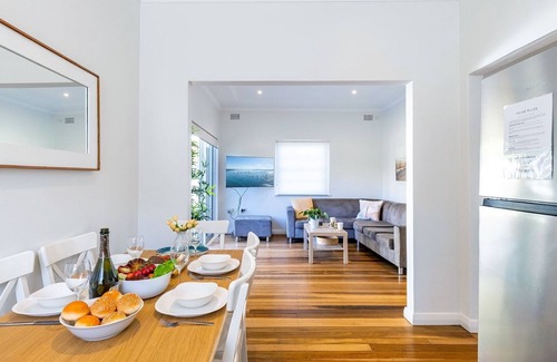 Shoal Bay Casa | 12 Tomaree Road - 200 mtrs to Shoal Bay Beach