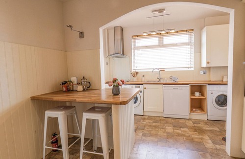 Loftus Cabaña | 12 WESTFIELD TERRACE, pet friendly, with a garden in Loftus