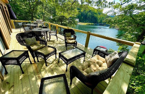 Waleska Casa | 120 pies frente al lago: NUEVA TINA CALIENTE, trampolín, alquiler de pontones, kayaks, hidrobicicletas y más