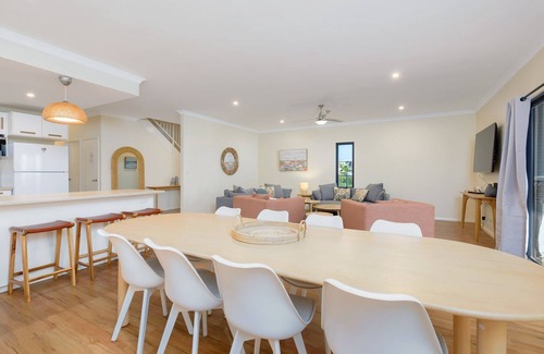 Exmouth Casa | 120 Madaffari Drive - Featuring two master suites and a full outside bathroom