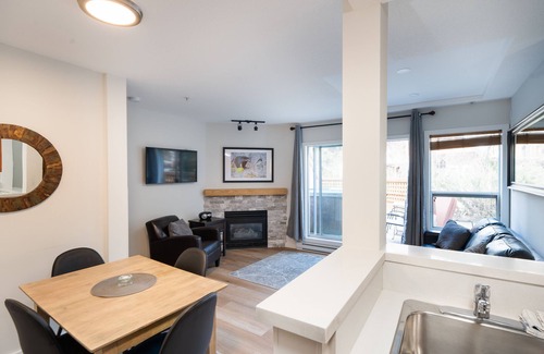 Village North Casa | 121 glaciares Alcanza un 2br con jacuzzi y piscina en Whistler Village