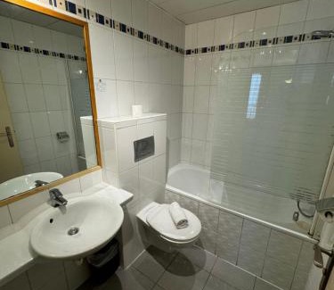 Epinettes Hotel | 121 Paris Hotel