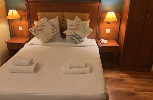 Epinettes Hotel | 121 Paris Hotel