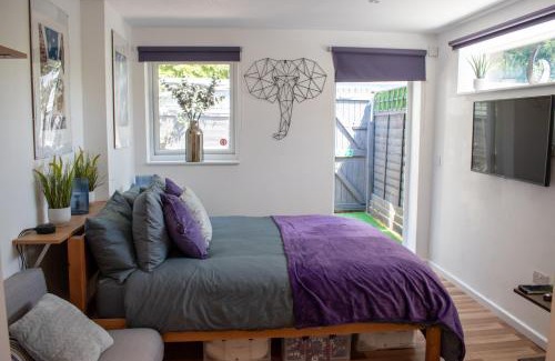 Bishop's Stortford Apartamento | 121 Studio - Central Studio Apartment, Terrace & Full Kitchen - Airport & Train Shuttle