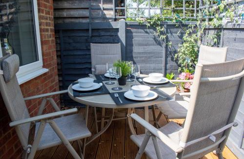 Bishop's Stortford Apartamento | 121 Studio - Central Studio Apartment, Terrace & Full Kitchen - Airport & Train Shuttle
