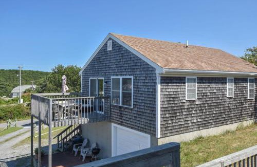 North Truro Casa | 12217 - Beautiful Views of Cape Cod Bay Access to Private Beach Easy Access to P-Town