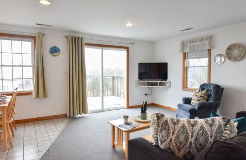 North Truro Casa | 12217 - Beautiful Views of Cape Cod Bay Access to Private Beach Easy Access to P-Town