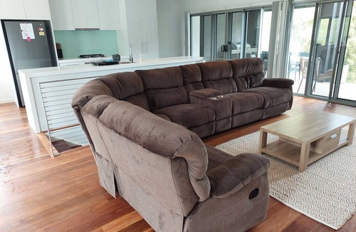 East Tamworth Casa | "123 Fitzroy" 4 B/room townhouse overlooking East!