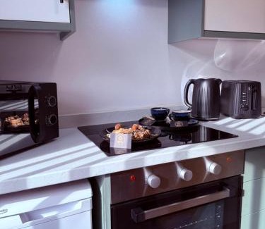 Cradley Apartamento | 124B Modern Suite 1 bedroom apartment