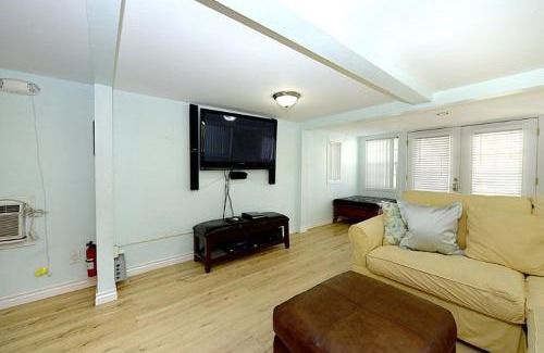 Avalon Casa | 124CL 124 Claressa Ave