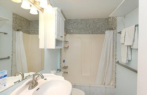Avalon Casa | 124CL 124 Claressa Ave