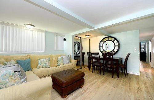 Avalon Casa | 124CL 124 Claressa Ave