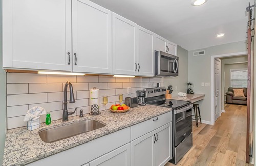 Garden City Condominio | 125 Atlantic Avenue Unit I - Pet Friendly! Walk To The Beach and Pier! 1BR -1BA