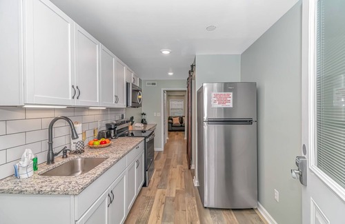 Garden City Condominio | 125 Atlantic Avenue Unit I - Pet Friendly! Walk To The Beach and Pier! 1BR -1BA