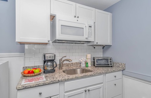 Garden City Condominio | 125 Atlantic Avenue Unit D - Pet Friendly! Walk To the Beach and Pier! 1BR -1BA - Sleeps 2-4 guests!