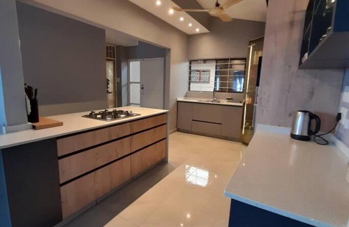 Bluff Casa | 125 on G