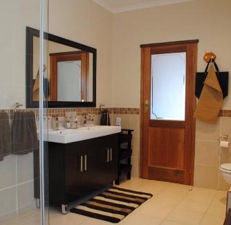 Bedfordview Casa | 125 on Van Buuren Road Guest House