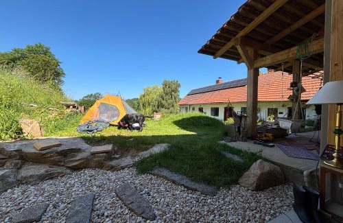 Jistebnice Casa | 127 let stará chalupa se spaním na peci a finskou saunou