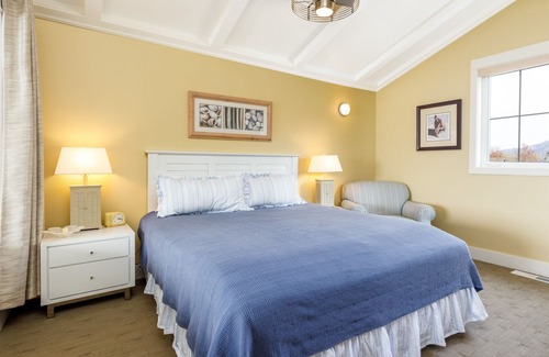 Oroville Casa | 129 Malarkey Lane (Beach Front)