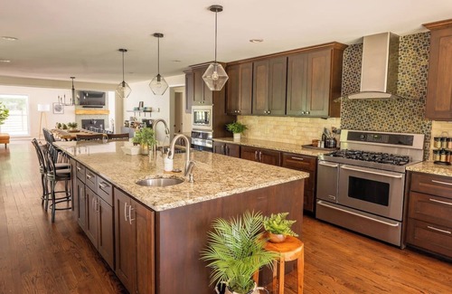Ravenna Casa | 12p Hot tub, Rock Climb Wall, Pickleball, B-ball