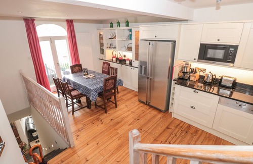 Dartmouth Apartamento | 13 Above Town
