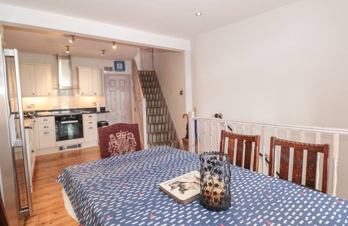 Dartmouth Apartamento | 13 Above Town