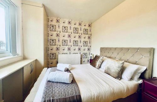 Prestwich Casa | 13 Guests - Free Parking - Manchester House