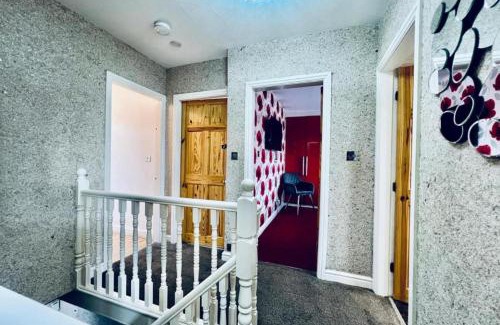 Prestwich Casa | 13 Guests - Free Parking - Manchester House