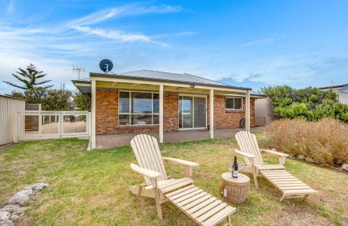 Goolwa Beach Casa | 13 Kightley Rd - BYO Linen - Pets Negotiable - Wi-Fi