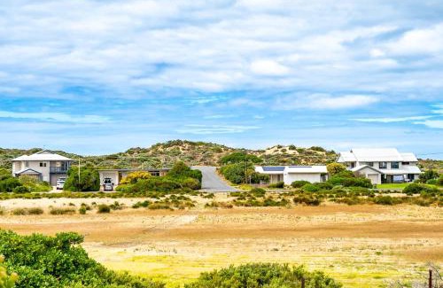 Goolwa Beach Casa | 13 Kightley Rd - BYO Linen - Pets Negotiable - Wi-Fi