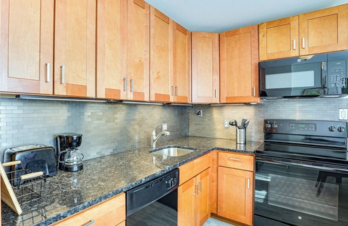 Middle River Casa | 13 Mi to Downtown Baltimore: Quiet Home w/ Porch