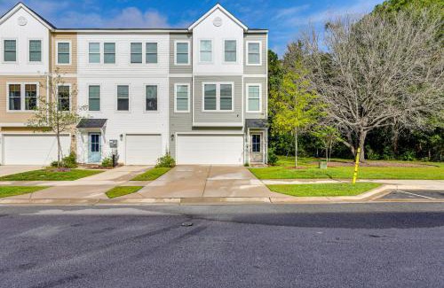 Goose Creek Casa | 13 Mi to Dtwn Charleston Quiet Townhome