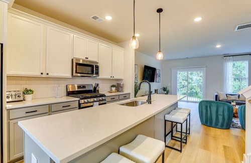 Goose Creek Casa | 13 Mi to Dtwn Charleston: Quiet Townhome