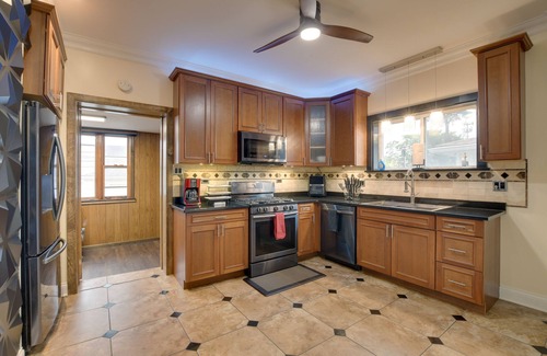 Maywood Casa | 13 Mi to Dtwn Chicago: Maywood Home w/ Fireplace