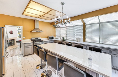 Corona Casa | 13 Mi to Dtwn Riverside: SoCal Family Home!