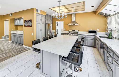 Corona Casa | 13 Mi to Dtwn Riverside: SoCal Family Home!