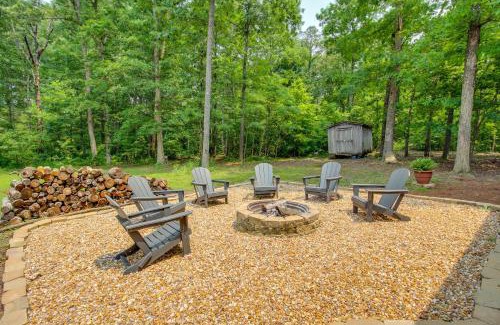 Henagar Casa | 13 Mi to Guntersville Lake Henagar Gem with Hot Tub