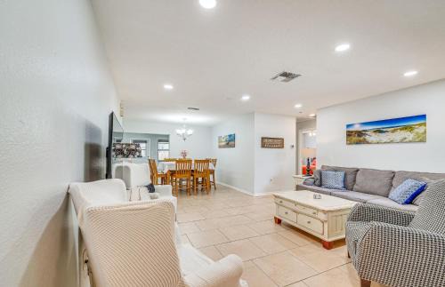 Spring Hill Casa | 13 Mi to Hudson Beach Spring Hill Home with Lanai
