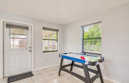 Spring Hill Casa | 13 Mi to Hudson Beach Spring Hill Home with Lanai