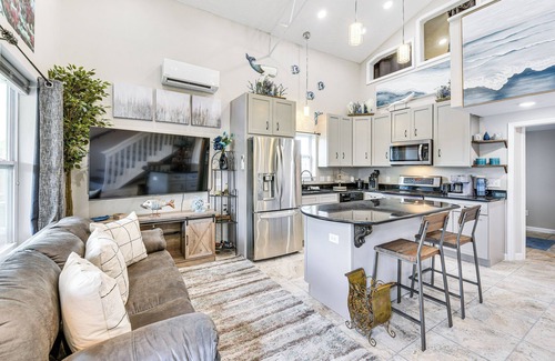 Panama City Cabina | 13 Mi to St Andrews State Park: Cabin w/ Patio!