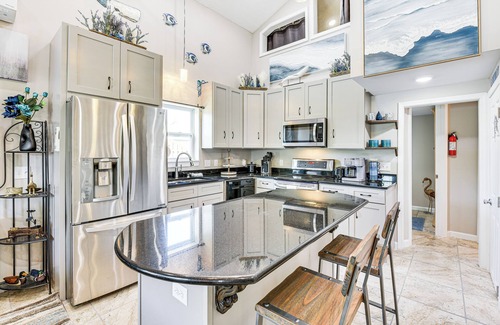 Panama City Cabina | 13 Mi to St Andrews State Park: Cabin w/ Patio!