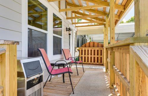 Panama City Casa | 13 Mi to St Andrews State Park Cabin with Patio!