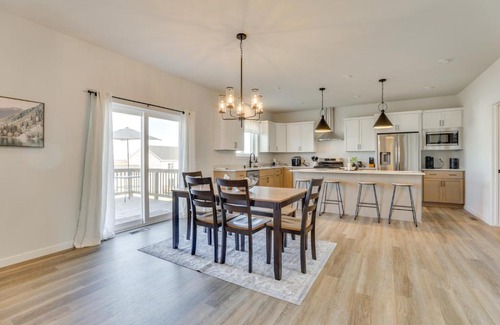 Hanover Casa | 13 Mi to University of Wisconsin Suburban Home