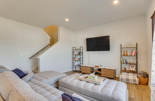 Hanover Casa | 13 Mi to University of Wisconsin Suburban Home